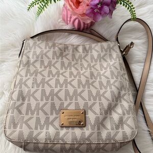 Michael Kors Jet Set Travel Large Logo Messenger Crossbody Bag / Cream